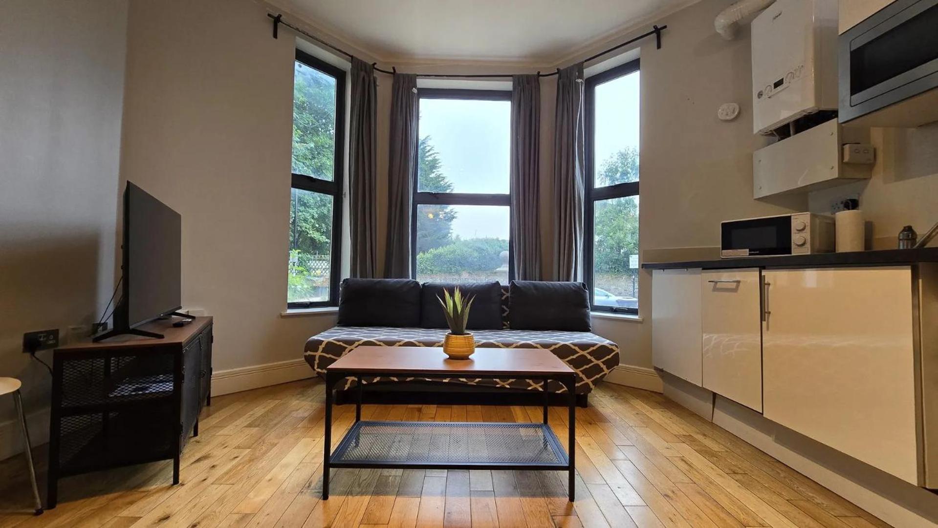 Westciti Chatsworth Road Apartments Кройдон Екстериор снимка