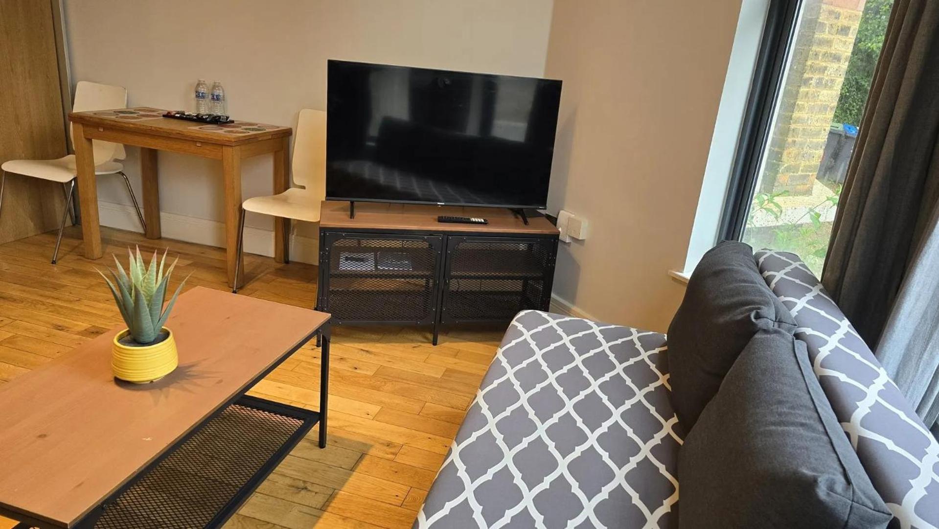 Westciti Chatsworth Road Apartments Кройдон Екстериор снимка