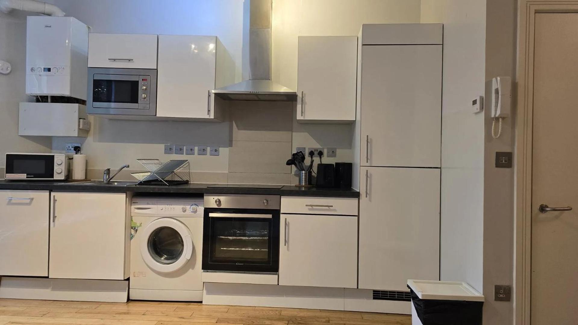 Westciti Chatsworth Road Apartments Кройдон Екстериор снимка